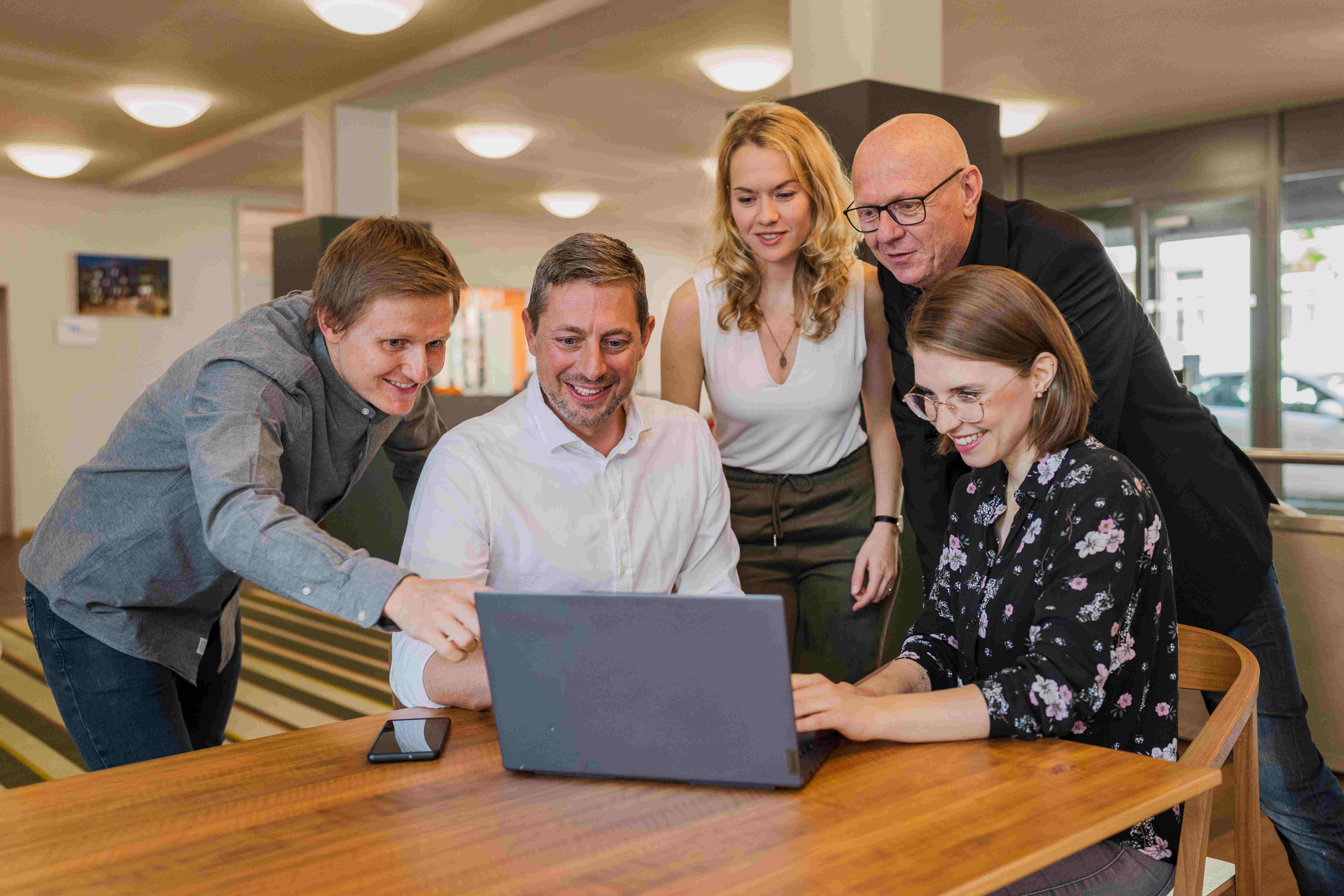 Meine Themen sind: Pitches, Business Model Canvas (in Coaching und Workshops), Businesspläne und fachkundige Stellungnahmen Finanzierungsberatung (öffentliche Fördermittel, Bank-Kredite, Crowd-Investing, Venture Capital